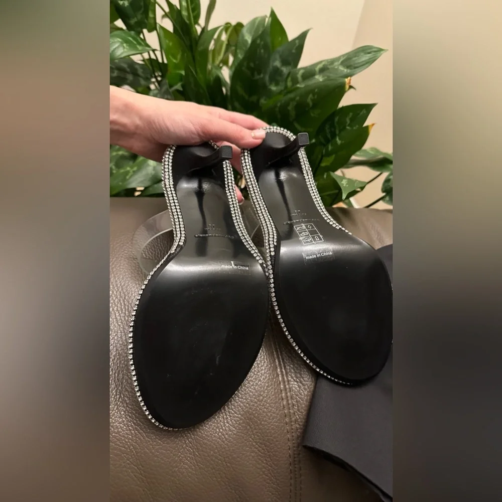 Alexander Wang
Kira 85MM Embellished PVC Black Sandals. Size 37 (7) - Picture 8 of 14